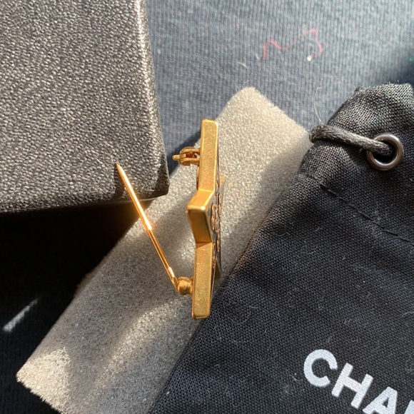 Vintage CHANEL Gold 💛 and Black 🖤 Six Star ⭐️Rare Pin Brooch Gold Tone CC Logo - Picture 10 of 14